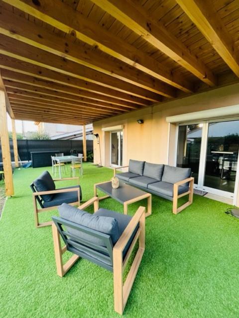 Entre Vienne Et Lyon Appartement En Rez-De-Jardin Saint-Symphorien-dʼOzon 外观 照片